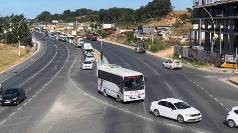 Kızılpınar Girişinde Trafik Tehlikesi; Halk Otobüsleri Kural Tanımıyor