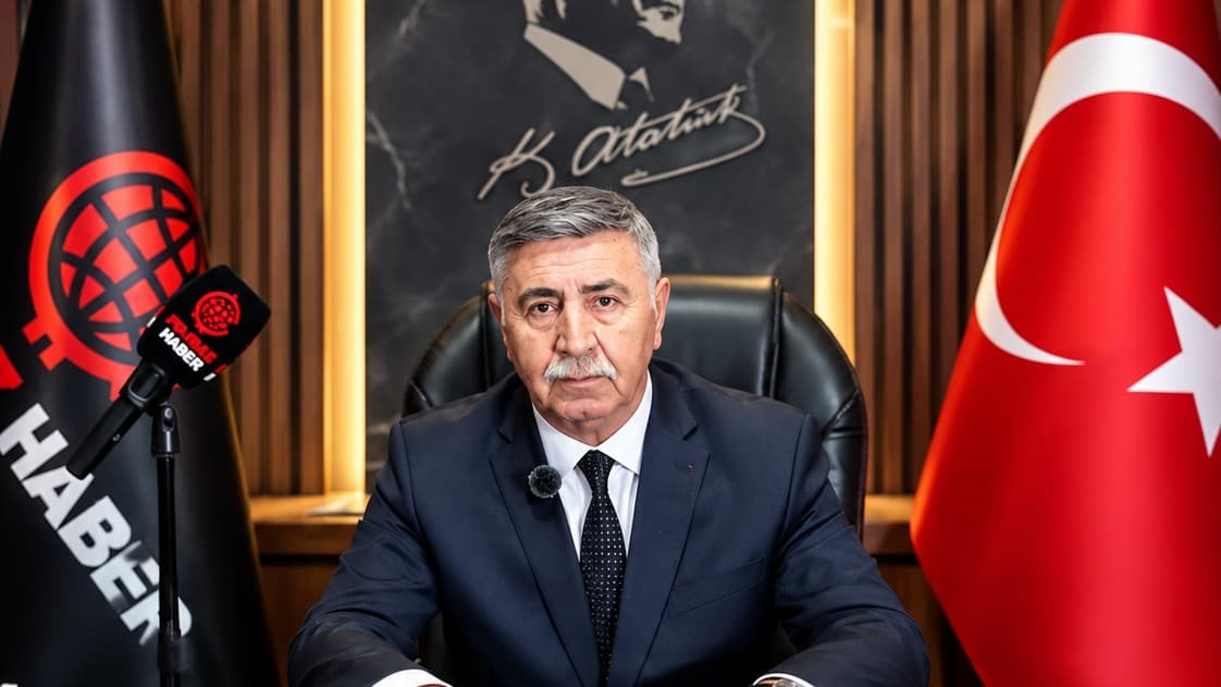 Yalnız Liderle Siyaset Olmaz